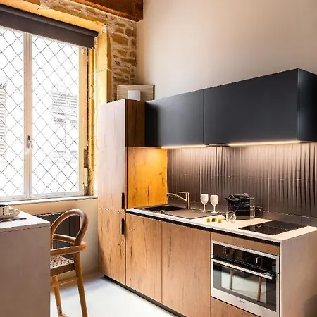 Host Le Lumiere & Cinema Apartment