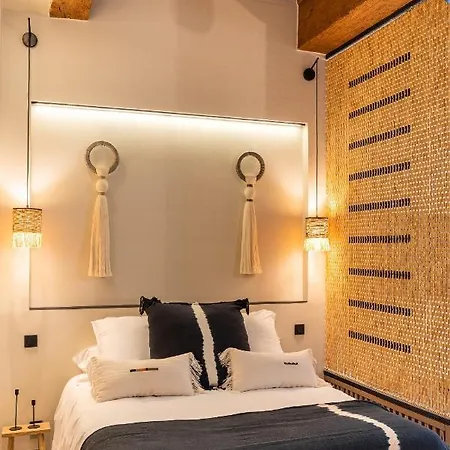 Host Le Lumiere & Cinema Apartment *