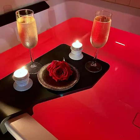 Host Le Lumiere & Cinema Apartment