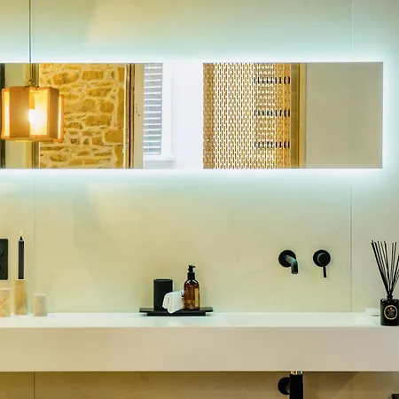 Host Le Lumiere & Cinema Apartment *