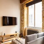 Host Sleek Sūite Lyon